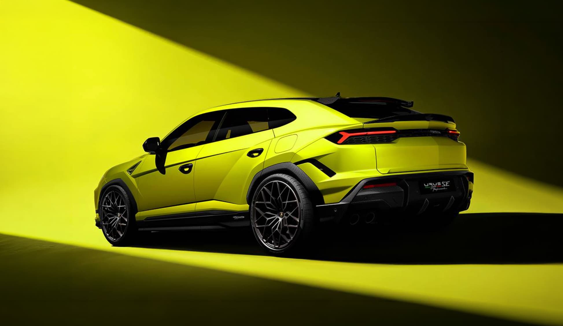 The Lamborghini Urus SE Performante Pushes the Super SUV to Its Peak