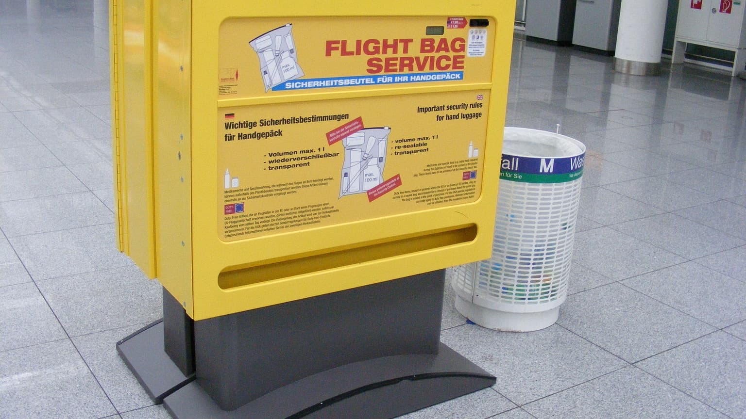 One Bag, No Excuses: The Carry-On Kit That Actually Looks Good in 2026