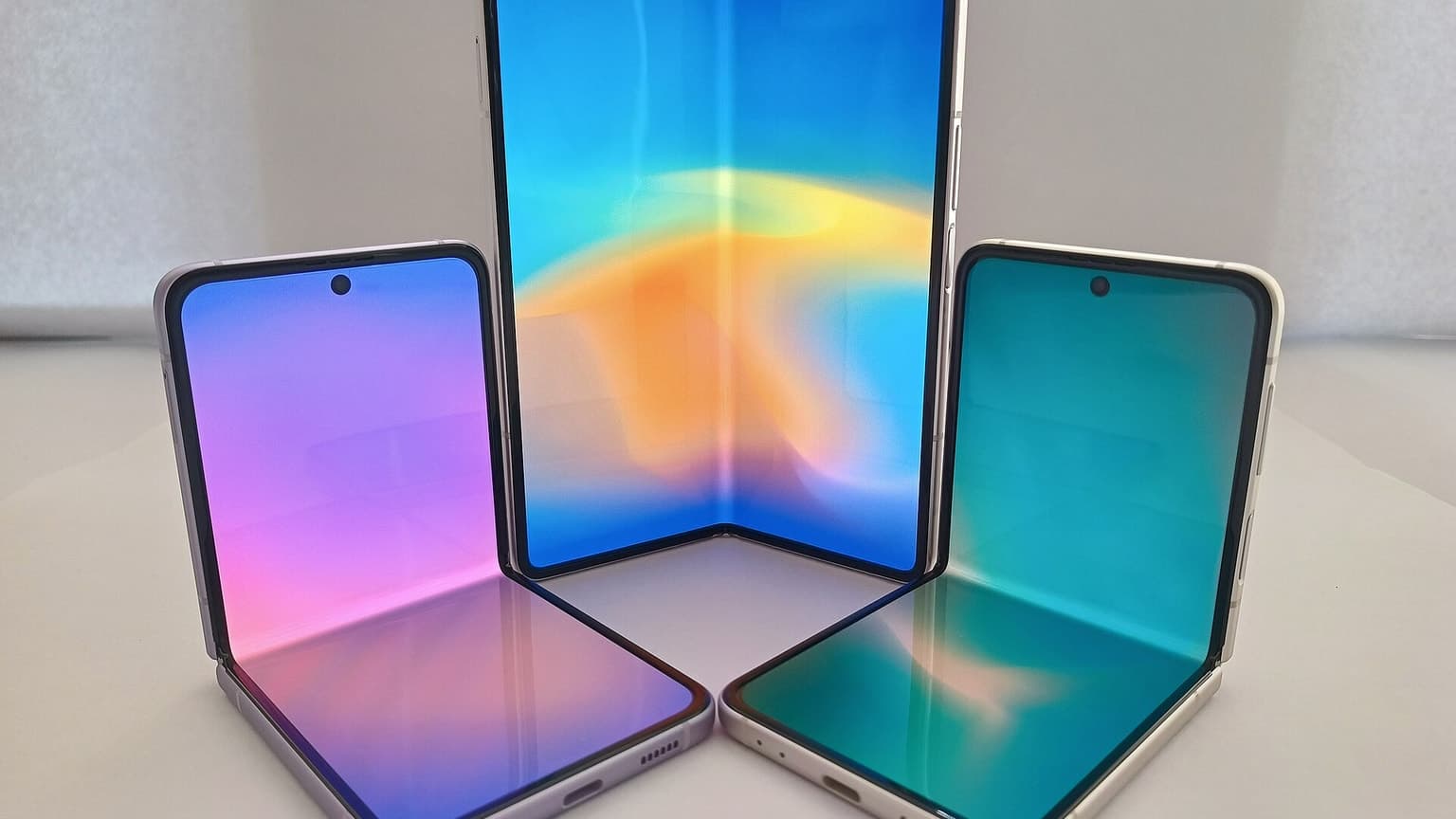 The Foldable iPhone Is Coming and Samsung Is Already Sweating