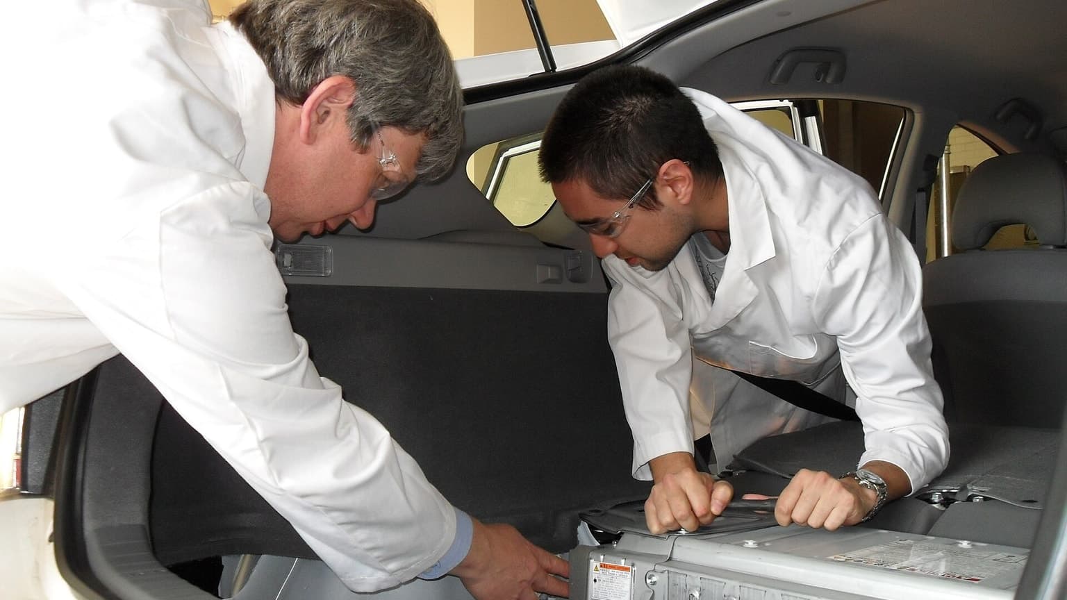 Solid-State Batteries Explained: The Tech That Could End Range Anxiety